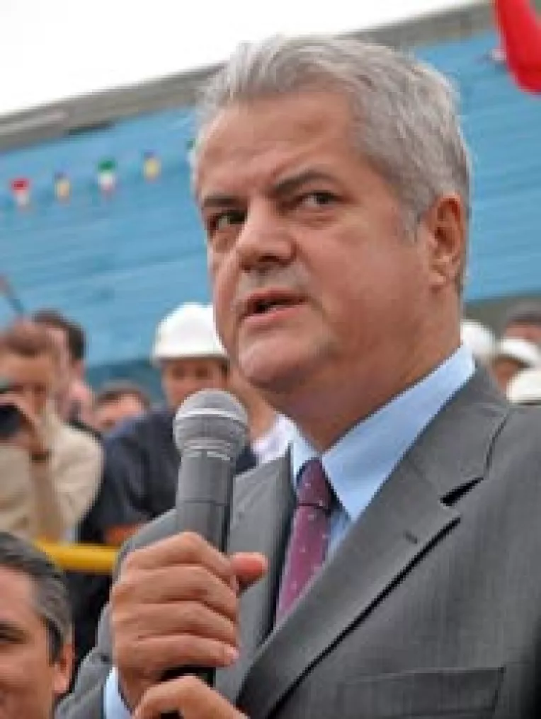 Adrian Nastase a primit o "spaga" legala de 3.000 de euro