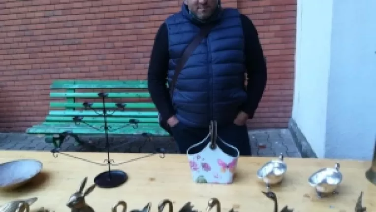 Anticarul Constantin Marian din Popesti-Leordeni: Vulturi si iepuri de bronz masiv, la targurile din curtea MTR!