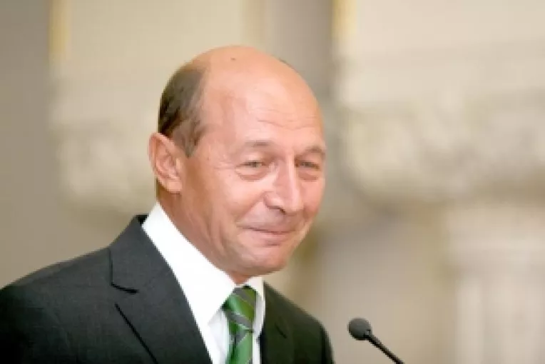Basescu va suspenda orice ministru urmarit penal
