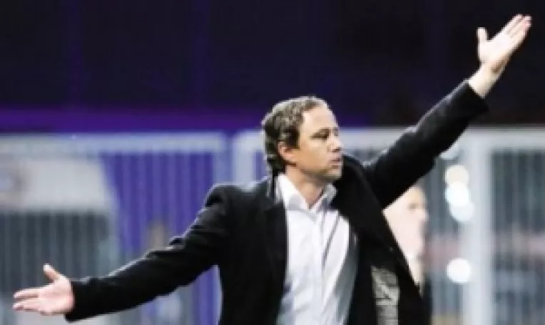 Becali ii ofera lui Reghecampf o suma fabuloasa pentru succesul Stelei in Liga