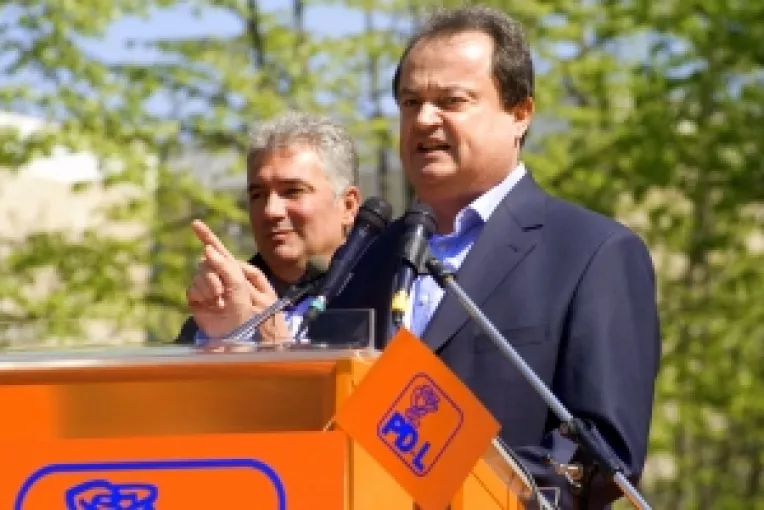 Blaga, Mitrea, Buruiana  si Vadim Tudor  - in topul absenteismului in Parlament, potrivit IPP