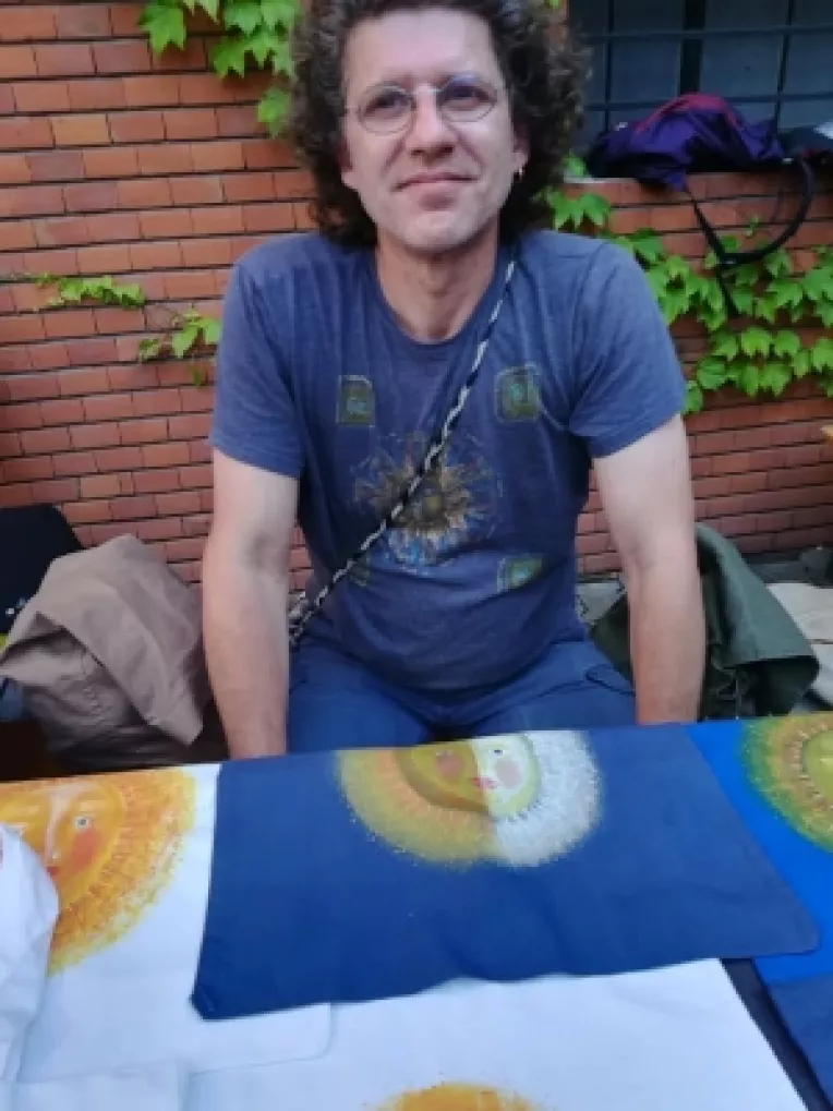 Dan Turca creeaza bijuterii inedite din cupru