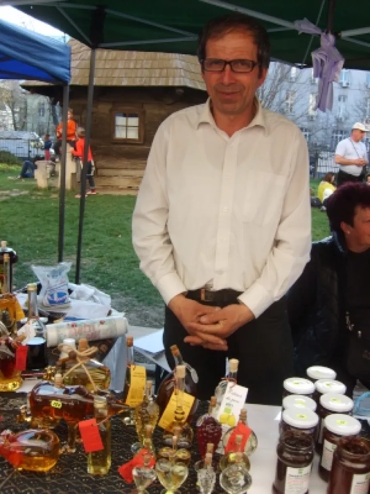 
Emil Florescu: "La targul de la MTR, tuica batrana a fost cea mai cautata!"