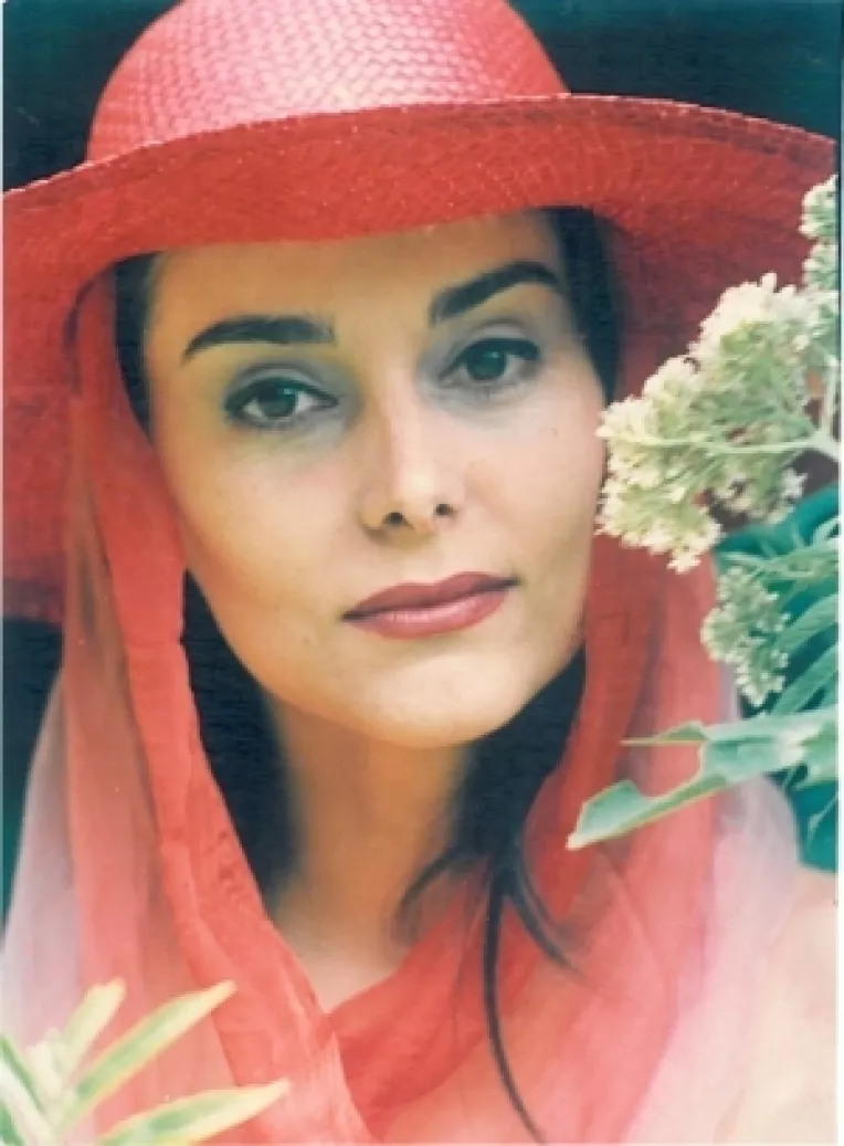 Fundatia GOLESCU, la 15 ani de existenta, si actrita Manuela GOLESCU, intr-o avalansa de evenimente artistice dedicate
poetului Mihai EMINESCU si Zilei  Nationale a Culturii 

