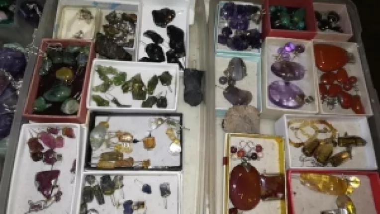 Geologul Andrei Costin Victor: Am adus ca noutati larimar si tanzanit, la Targul de Sanmedru - de antichitati taranesti