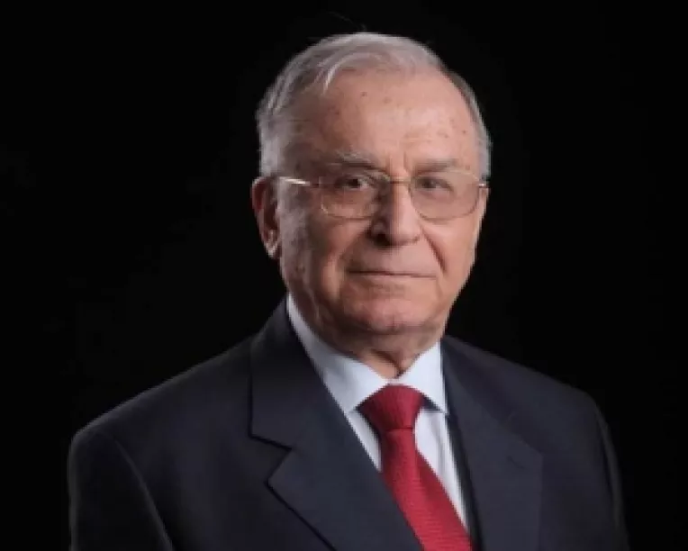 Ion  Iliescu: Am aflat cu tristete vestea mortii Reginei Ana; transmit intreaga mea compasiune Regelui Mihai si familiei regale