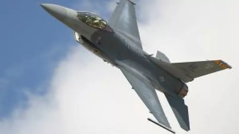 Romania ar cumpara avioane F-16 contra unor garantii