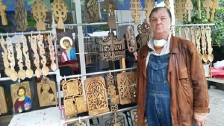 Rudolf Walter: Cele patru Evanghelii sculptate in lemn!