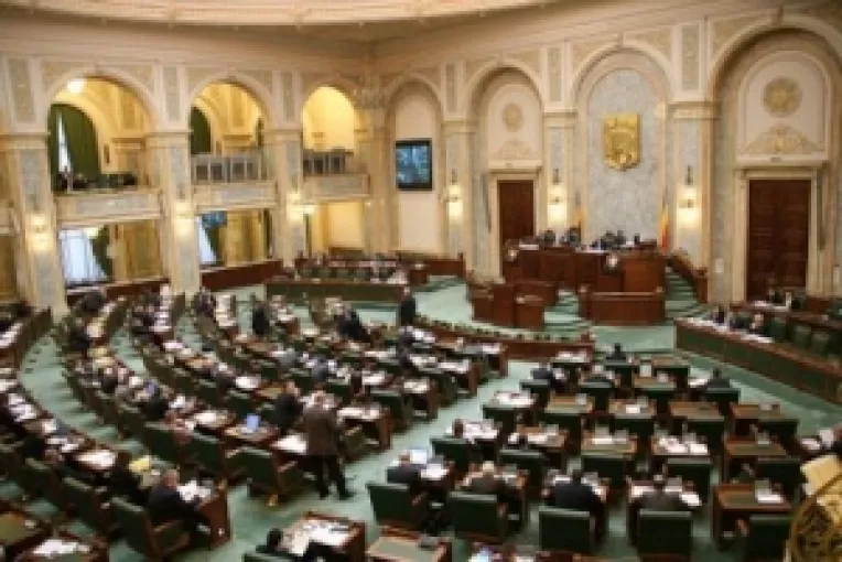 Senat: PSD a primit o functie de secretar in urma negocierilor purtate intre liderii grupurilor parlamentare